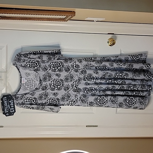 LuLaRoe Dresses & Skirts - LuLaRoe Dress Nicole 2XL Black Gray White Floral Lace Pattern Short Sleeve